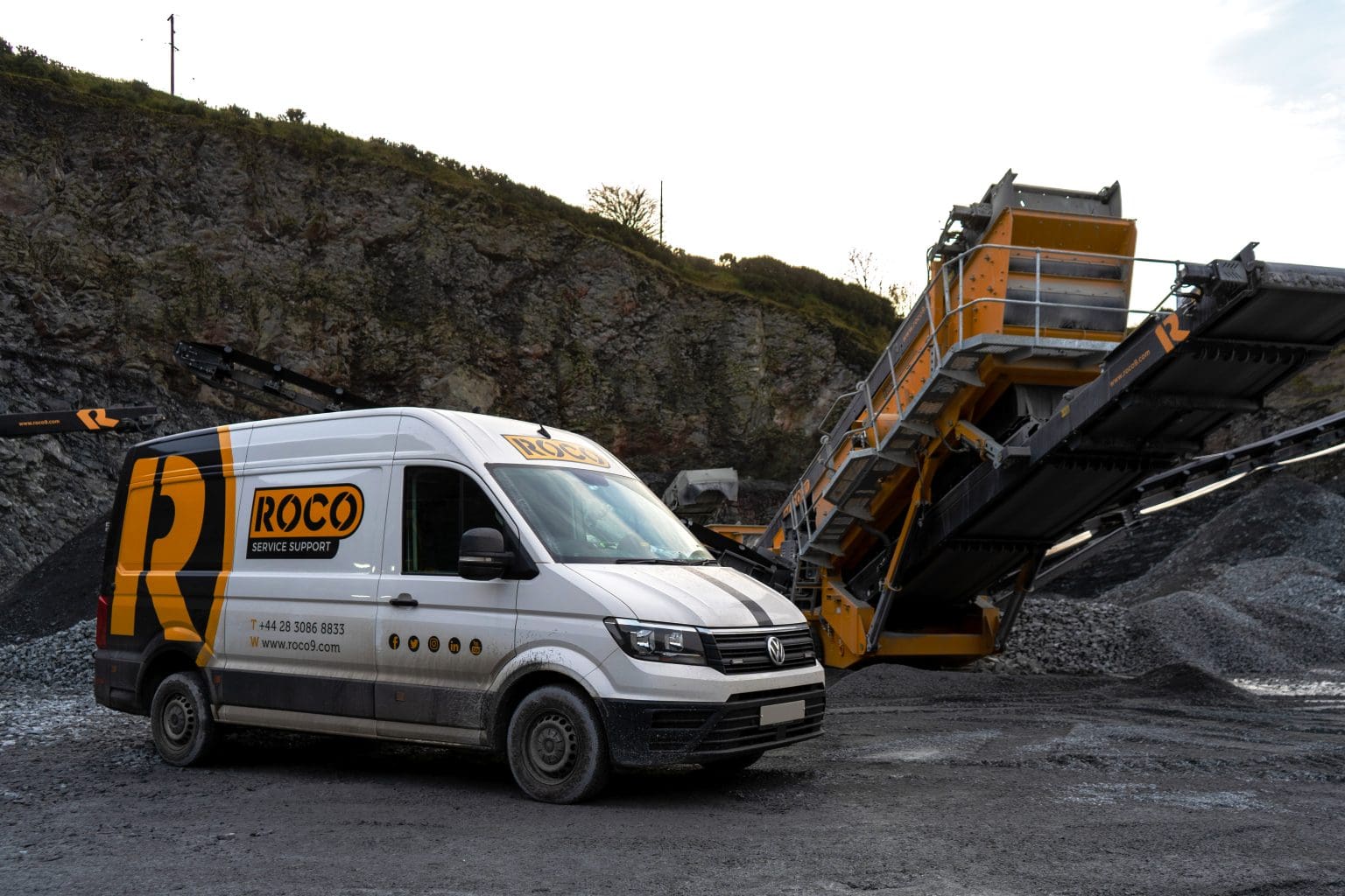 Roco service van beside X5 Screener