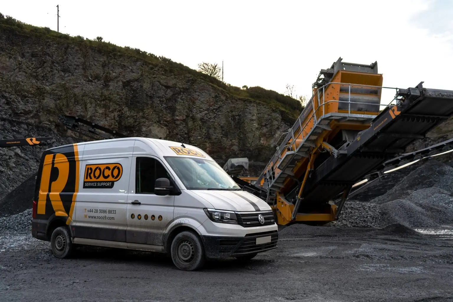 Roco service van beside X5 Screener
